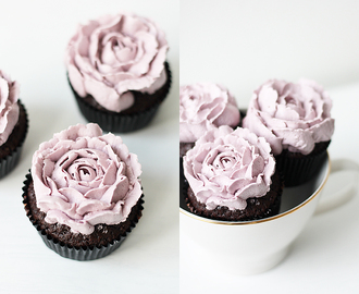 Ruffled vintage rose cupcakes