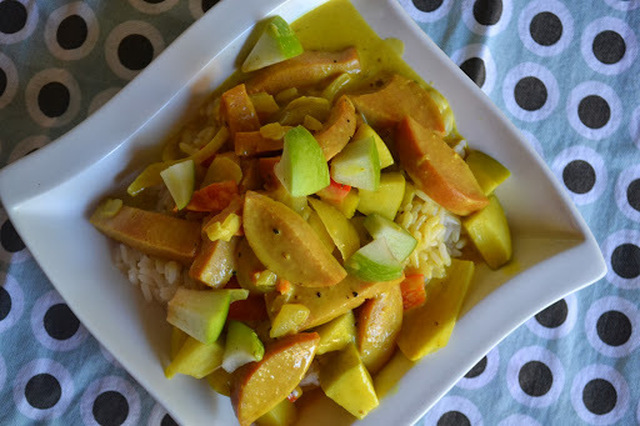 Falukorvsgryta med äpple och curry