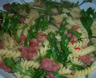 Vapianopasta med salami och ruccola