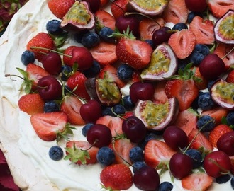 Midsommartårta - Pavlova med passionsfruktscurd