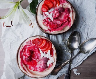 50 shades of Pink! Raspberry Dragonfruit Bowls with Strawberry, Raspberry Sauce and Coconut Flakes