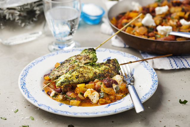 Kycklingspett med bönratatouille och mozzarella