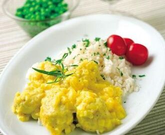 Kycklingfrikadeller i currysås