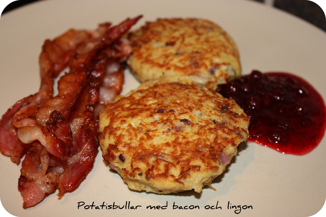 Potatisbullar med bacon & lingon