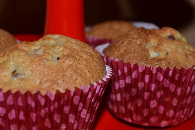 Muffins med persika, jordgubbar och vit choklad :)