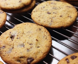 CHOCOLATE CHIP COOKIES
