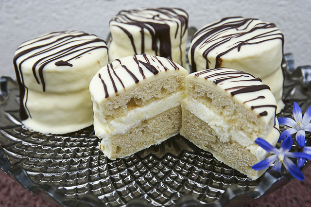 Mini Zebra tårtor med marshmallow fluff fyllning! *mums*