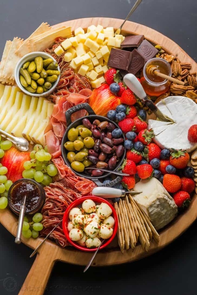 How to Make a Charcuterie Board (VIDEO)