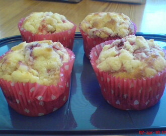 Jordgubbs- och cheesecake muffins