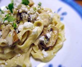 Pasta med krämig getostsås