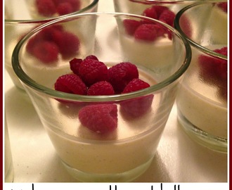 Limepannacotta med hallon