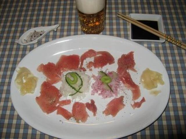 Sashimi på tonfisk och rädisor