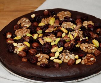 Lucka 2: Chokladtryffeltårta med nötter och tranbär