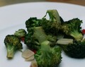 - Broccoli med vitlök, chili och vitt vin