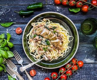 Krämig pasta med kyckling, citron och basilika