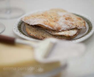 Dilldoftande knäckebröd med Västerbottensost