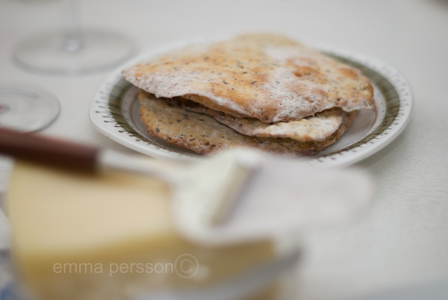 Dilldoftande knäckebröd med Västerbottensost