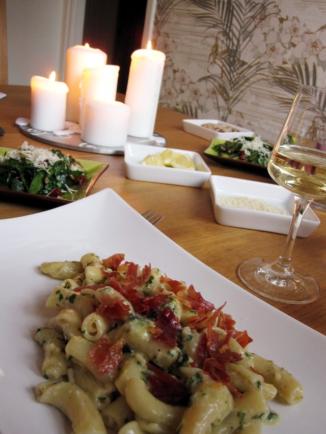 Pasta med citron, örter och parmachips & Jamie´s spenatsallad