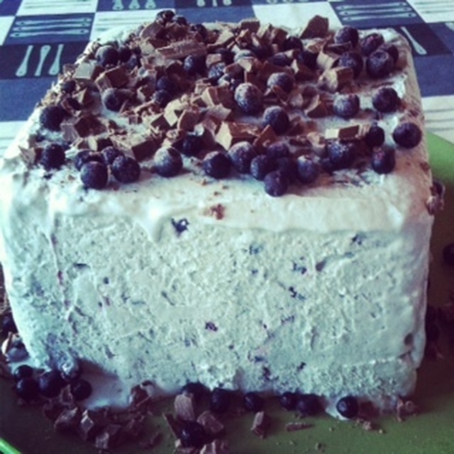Petras glasstårta med blåbär