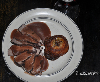 Lammstek med pommes Anna och rödvinssås