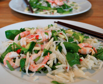 Asiatisk sallad med räkor och nudlar