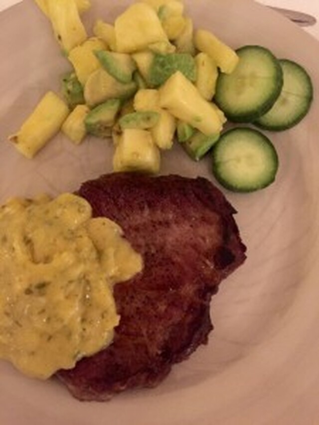 Avokado och ananas salsa