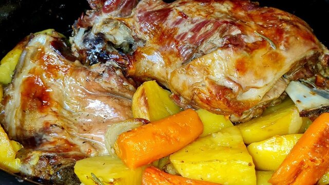 Jagnjetina sa povrcem kao ispod saca a pecena u rerni@Kuvajte sa Stašom