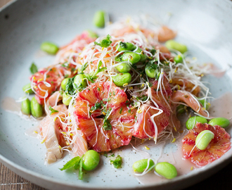 Blood orange, smoked salmon and edamame salad with mint dressing