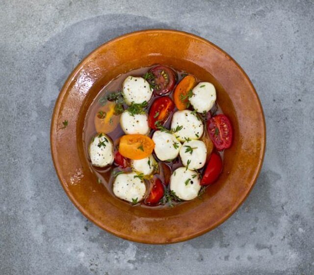 Labneh med tomater och timjan