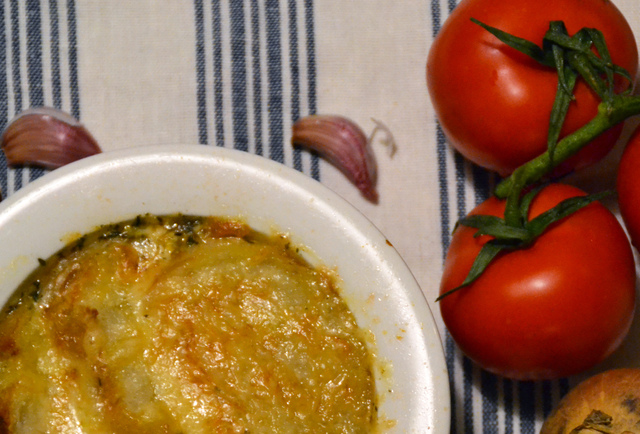 Gratinerad fransk löksoppa med tomat
