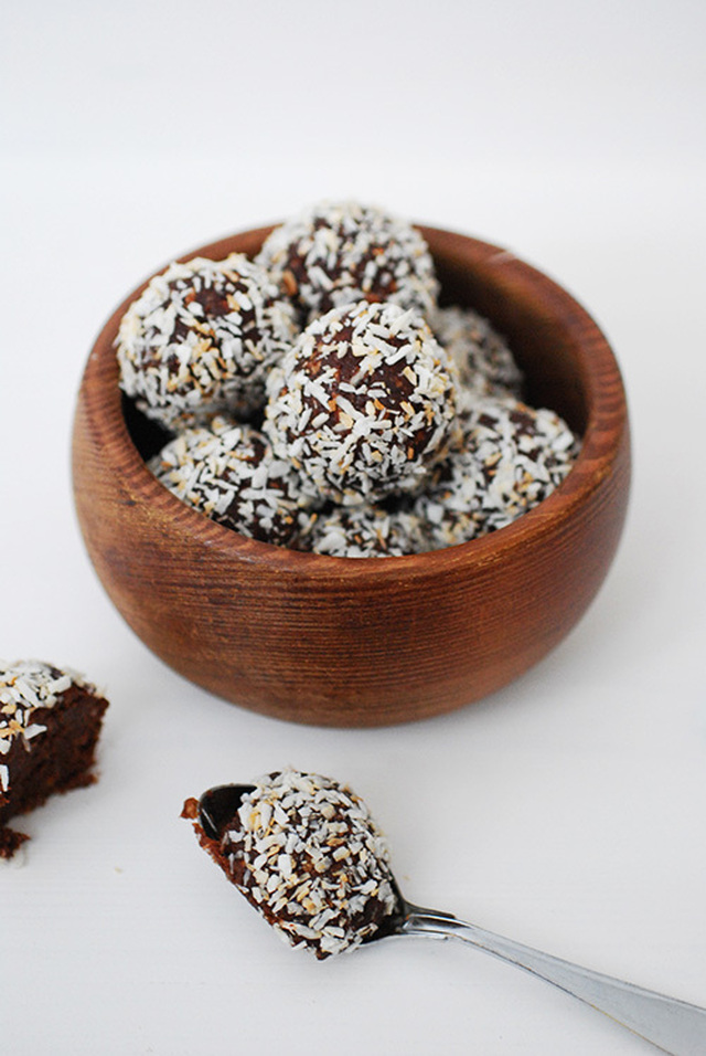 fredagsfika: choklad- och valnötsbollar med lakrits