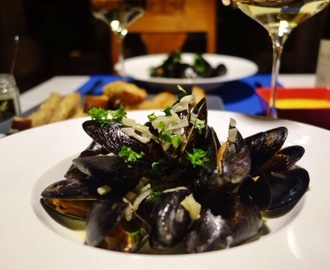 Moules de la créme med parmesanbröd och tryffelmajonnäs