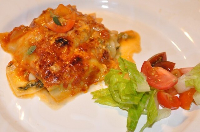 Godaste vegetariska lasagnen med ett glas rött (såklart)