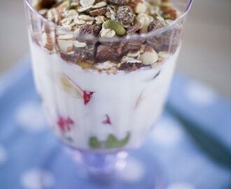 Hemmagjord müsli med frukt