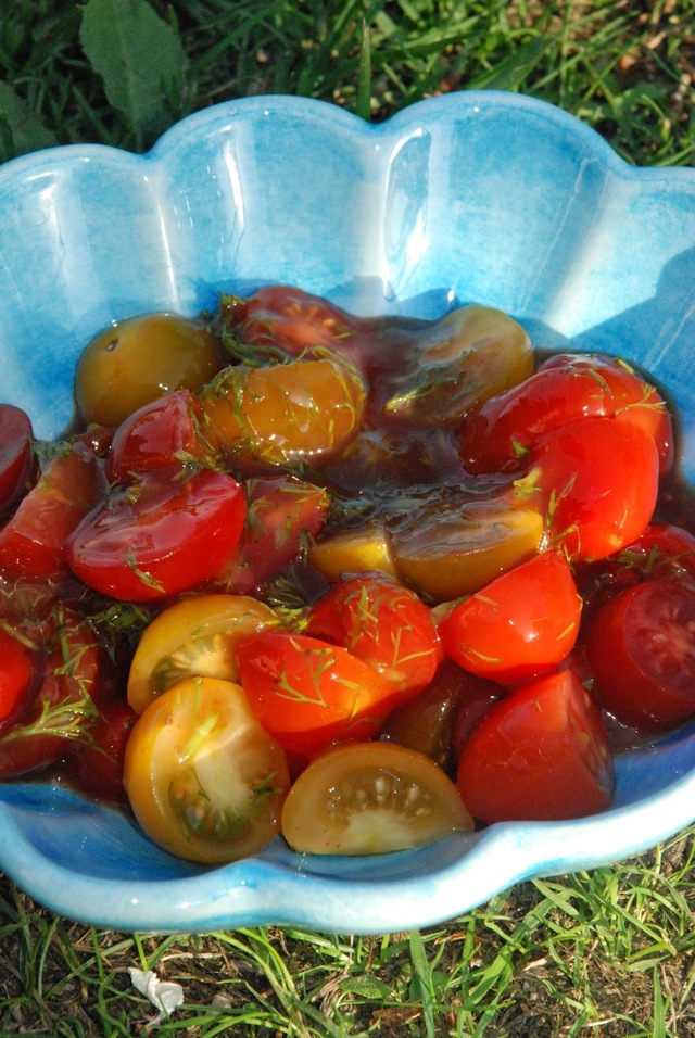 Sötsyrlig tomatsallad med dill