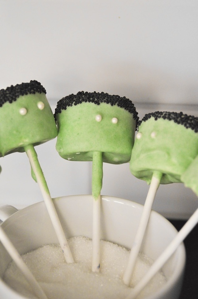 Zombie Marshmallow pops