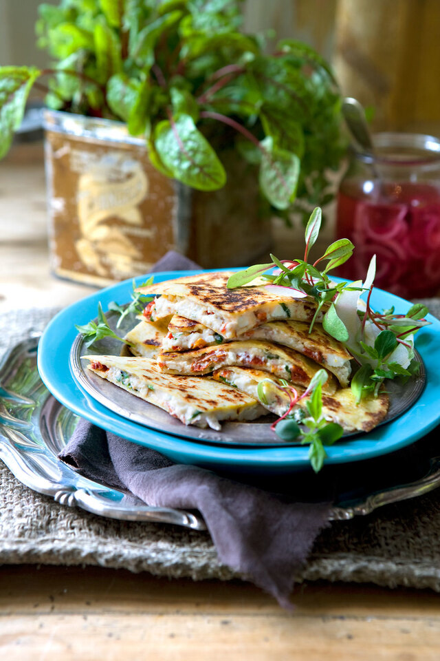 Quesadillas med fetaost och mandelspån