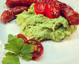 Broccolipuré med ekologisk lammkorv och tomat