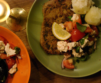 Örtpanerad vegoschnitzel med tomatsallad, 2 port 2st vegetariska...