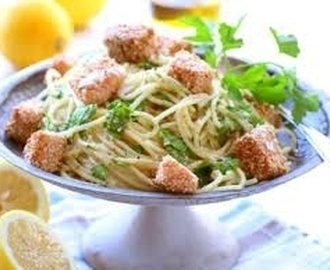 Citronpasta med sesamstekt lax