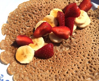 Bovetepannkakor med jordgubbar & banan