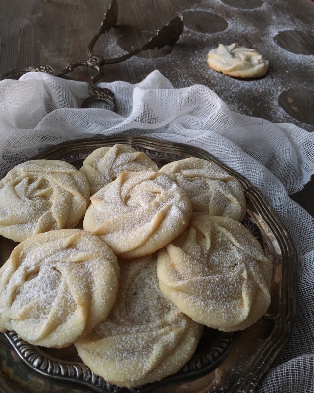 Rose swirl cookies