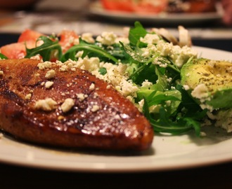 Honungsmarinerad kyckling med fetaost och sallad