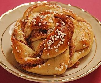 Stora lyxiga kanelbullar