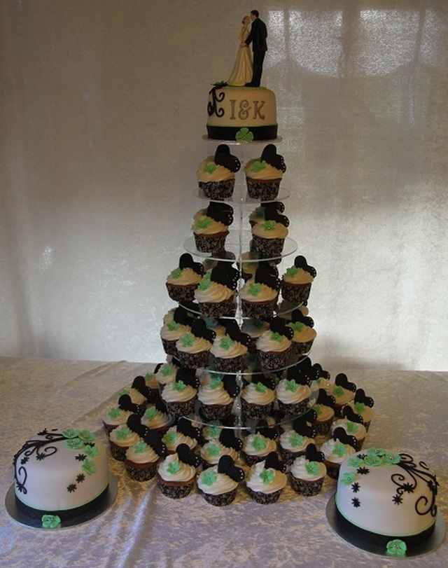 STOR bröllopsbeställning (Cupcakes + tårtor)