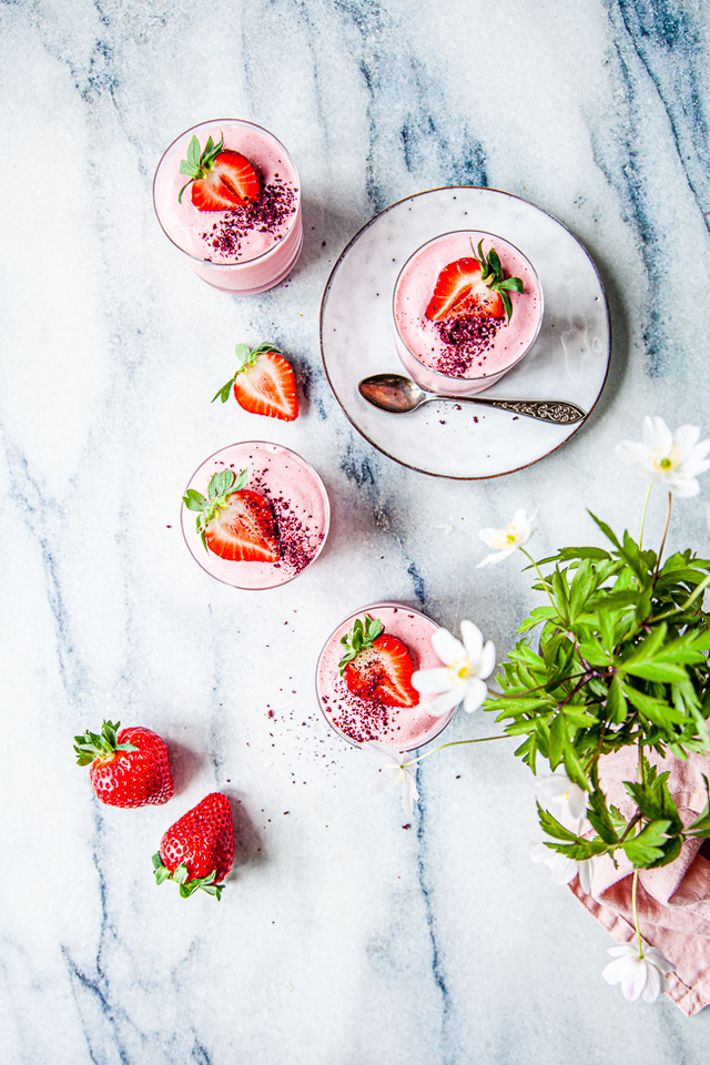 Frozen yoghurt med jordgubbar