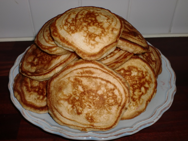 Extra små och fluffiga amerikanska pannkakor med äpple och kanel