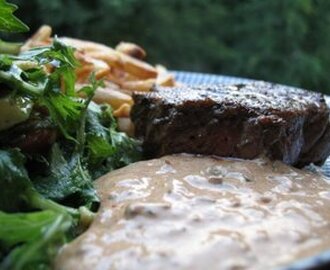 Entrecôte, pommes frites och chimichurrisås