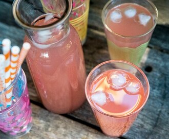 Rabarberlemonad – sommarens godaste dryck