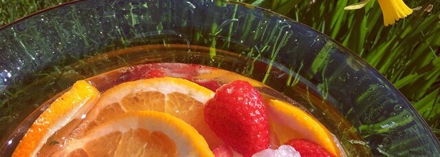 Läskande Rosébål med apelsin, jordgubbar & mynta | Foodfolder - Vin, matglädje och inspiration!